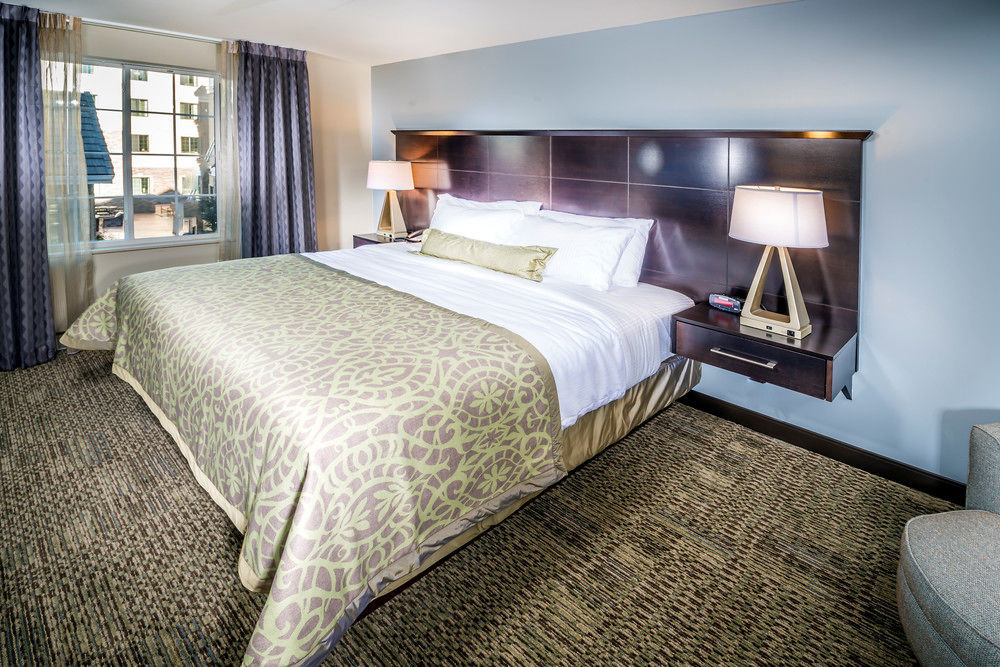 Staybridge South By Ihg 3* Corona