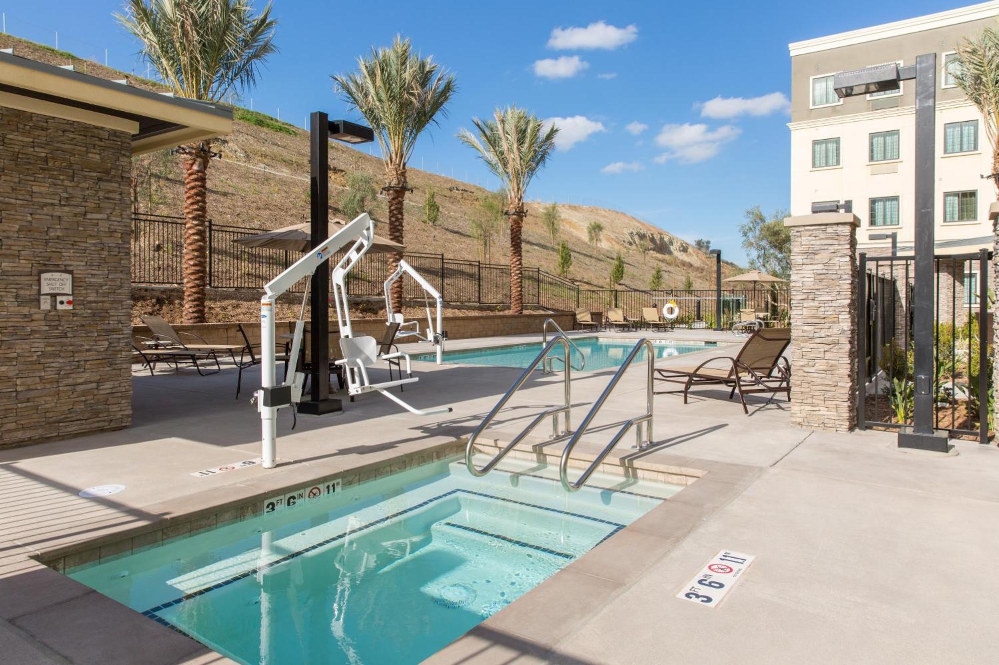 Staybridge South By Ihg 3*